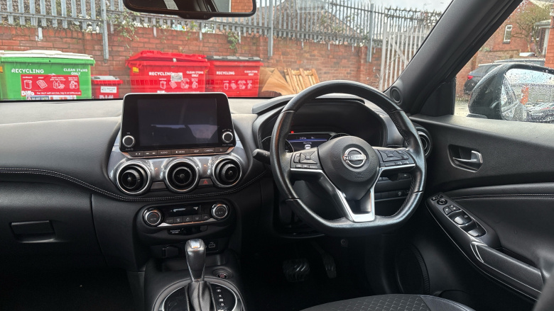Nissan Juke 1.0 DiG-T 114 N-Connecta 5dr DCT Petrol Hatchback